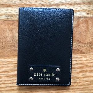 Black Kate spade Wellesley passport holder